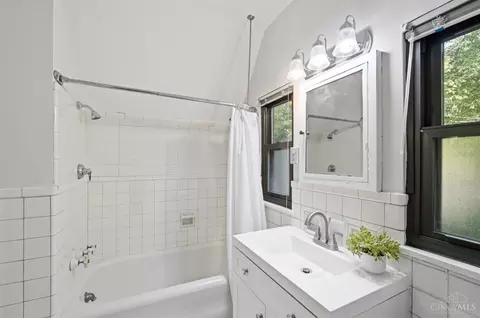 Bath - 3931 Leyman Dr, Cincinnati, OH 45229 photo 2 of 6