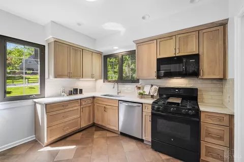Kitchen - 3931 Leyman Dr, Cincinnati, OH 45229 photo 1 of 6