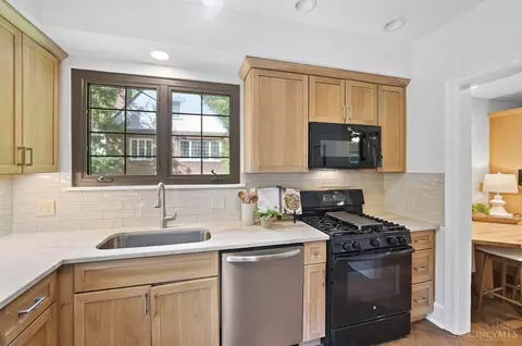 Kitchen - 3931 Leyman Dr, Cincinnati, OH 45229 photo 4 of 6