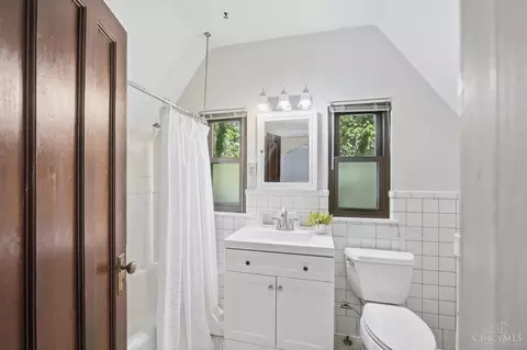 Bath - 3931 Leyman Dr, Cincinnati, OH 45229 photo 1 of 6