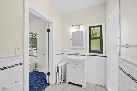 Bath - 3931 Leyman Dr, Cincinnati, OH 45229 photo 3 of 6