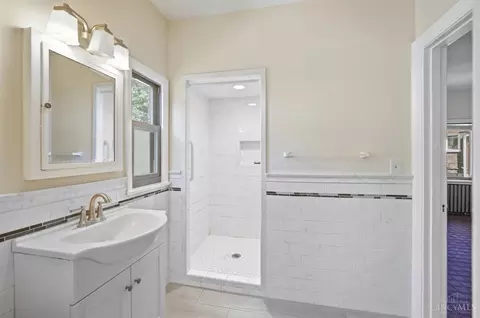 Bath - 3931 Leyman Dr, Cincinnati, OH 45229 photo 4 of 6