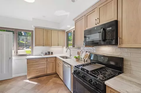 Kitchen - 3931 Leyman Dr, Cincinnati, OH 45229 photo 3 of 6