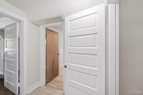 Entry Way - 3931 Leyman Dr, Cincinnati, OH 45229 photo 7 of 9