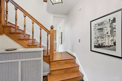 Entry Way - 3931 Leyman Dr, Cincinnati, OH 45229 photo 2 of 9