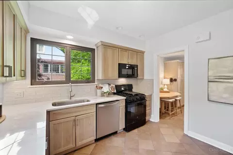 Kitchen - 3931 Leyman Dr, Cincinnati, OH 45229 photo 2 of 6