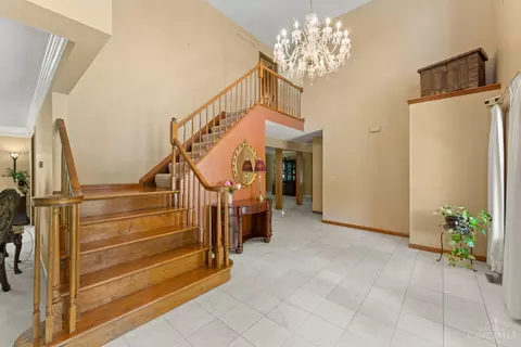 Entry Way - 121 Random Dr, Hamilton, OH 45013 photo 2 of 8