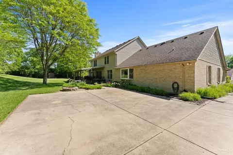 Exterior - 121 Random Dr, Hamilton, OH 45013 photo 8 of 17
