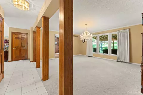 Entry Way - 121 Random Dr, Hamilton, OH 45013 photo 6 of 8
