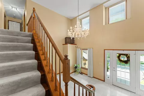 Entry Way - 121 Random Dr, Hamilton, OH 45013 photo 7 of 8
