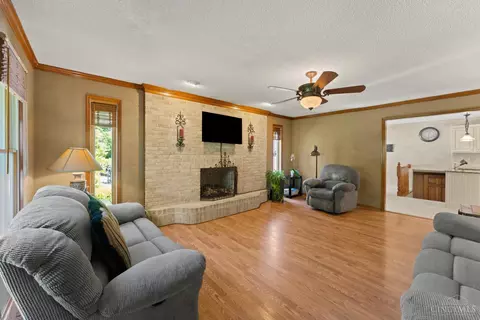 Living - 121 Random Dr, Hamilton, OH 45013 photo 3 of 6
