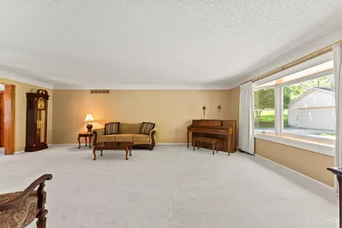 Living - 121 Random Dr, Hamilton, OH 45013 photo 6 of 6