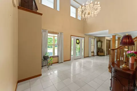 Entry Way - 121 Random Dr, Hamilton, OH 45013 photo 1 of 8
