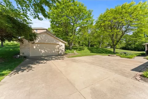 Exterior - 121 Random Dr, Hamilton, OH 45013 photo 6 of 17