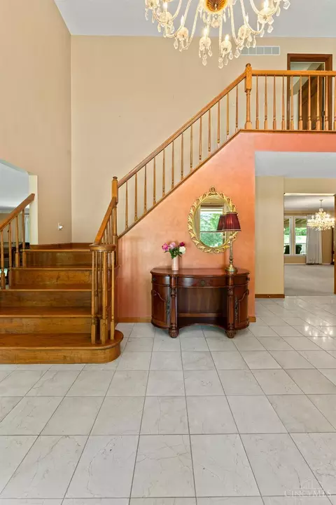 Entry Way - 121 Random Dr, Hamilton, OH 45013 photo 4 of 8