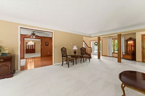 Entry Way - 121 Random Dr, Hamilton, OH 45013 photo 5 of 8