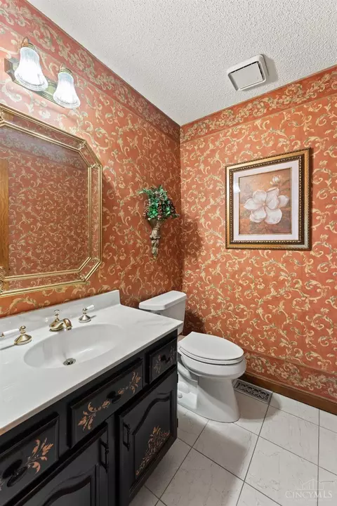 Bath - 121 Random Dr, Hamilton, OH 45013 photo 1 of 9
