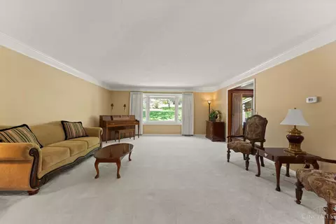 Living - 121 Random Dr, Hamilton, OH 45013 photo 5 of 6