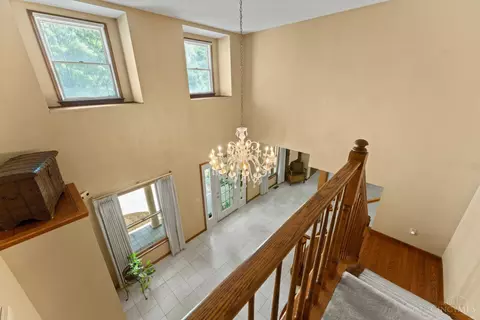 Entry Way - 121 Random Dr, Hamilton, OH 45013 photo 8 of 8