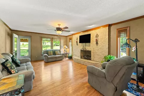 Living - 121 Random Dr, Hamilton, OH 45013 photo 1 of 6