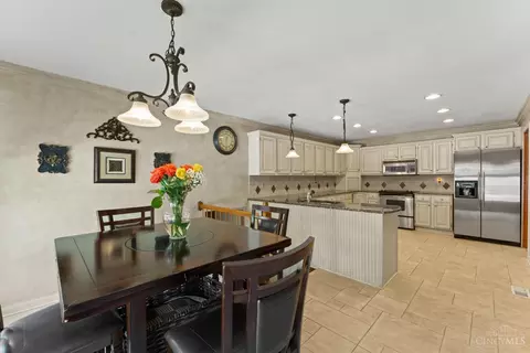 Kitchen - 121 Random Dr, Hamilton, OH 45013 photo 5 of 5