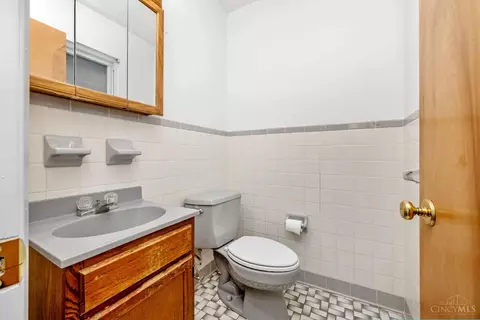 Bath - 5397 Robert Ave, Cincinnati, OH 45248 photo 1 of 2
