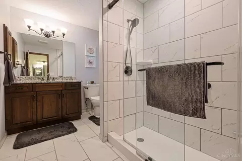 Bath - 6709 Devonwood Dr, Cincinnati, OH 45224 photo 2 of 5
