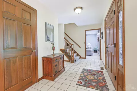 Entry Way - 6709 Devonwood Dr, Cincinnati, OH 45224 photo 2 of 4