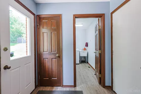 Entry Way - 6709 Devonwood Dr, Cincinnati, OH 45224 photo 4 of 4
