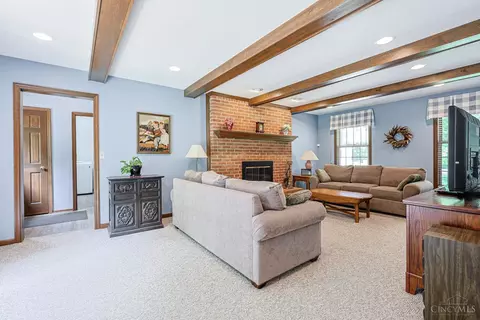 Living - 6709 Devonwood Dr, Cincinnati, OH 45224 photo 4 of 4