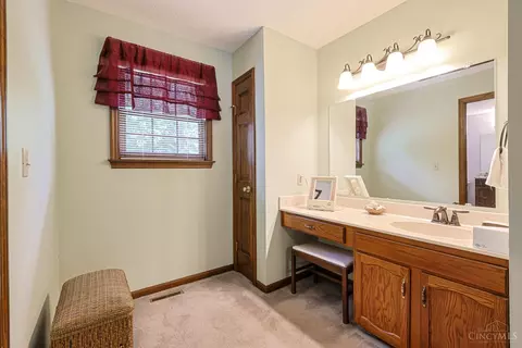 Bath - 6709 Devonwood Dr, Cincinnati, OH 45224 photo 1 of 5