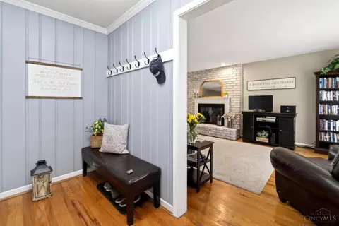Entry Way - 9367 Sherborn Dr, Cincinnati, OH 45231 photo 2 of 3