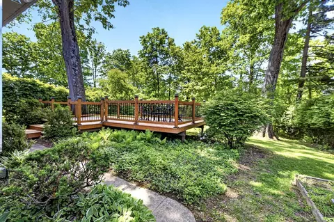 Exterior - 9367 Sherborn Dr, Cincinnati, OH 45231 photo 6 of 12