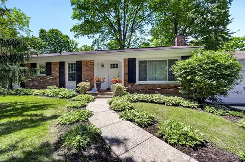 9367 Sherborn Dr, Cincinnati, OH 45231