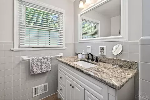 Bath - 9367 Sherborn Dr, Cincinnati, OH 45231 photo 2 of 3