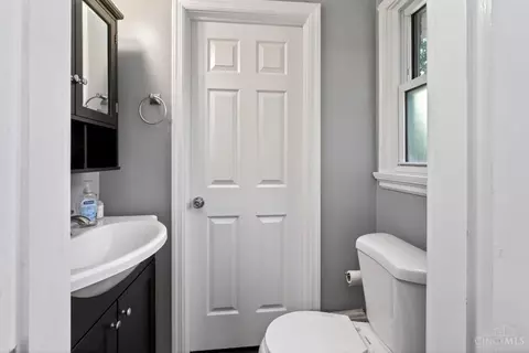 Bath - 9367 Sherborn Dr, Cincinnati, OH 45231 photo 1 of 3