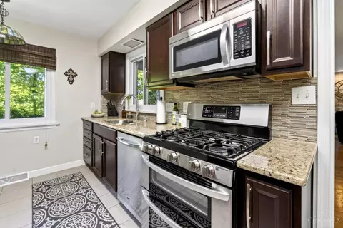 Kitchen - 9367 Sherborn Dr, Cincinnati, OH 45231 photo 2 of 3