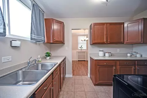 Entry Way - 27 Andover Rd, Greenhills, OH 45218 photo 1 of 1