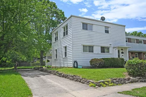 27 Andover Rd, Greenhills, OH 45218