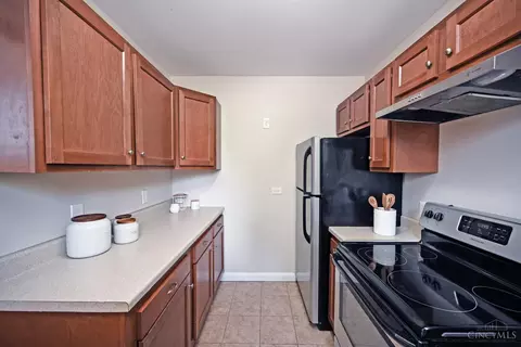 Kitchen - 27 Andover Rd, Greenhills, OH 45218 photo 1 of 4