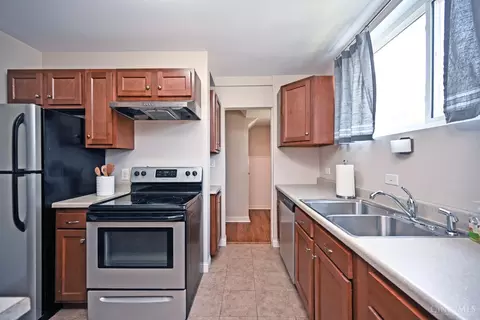 Kitchen - 27 Andover Rd, Greenhills, OH 45218 photo 2 of 4