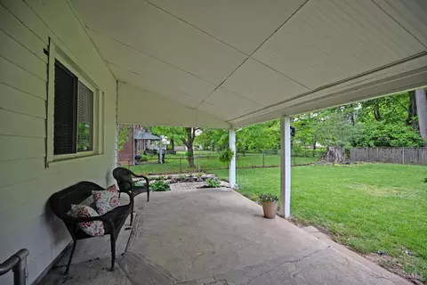 Exterior - 27 Andover Rd, Greenhills, OH 45218 photo 3 of 10