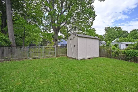 Exterior - 27 Andover Rd, Greenhills, OH 45218 photo 6 of 10
