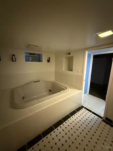Bath - 7609 Forest Rd, Cincinnati, OH 45255 photo 4 of 4