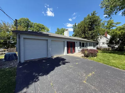 Exterior - 7609 Forest Rd, Cincinnati, OH 45255 photo 2 of 11