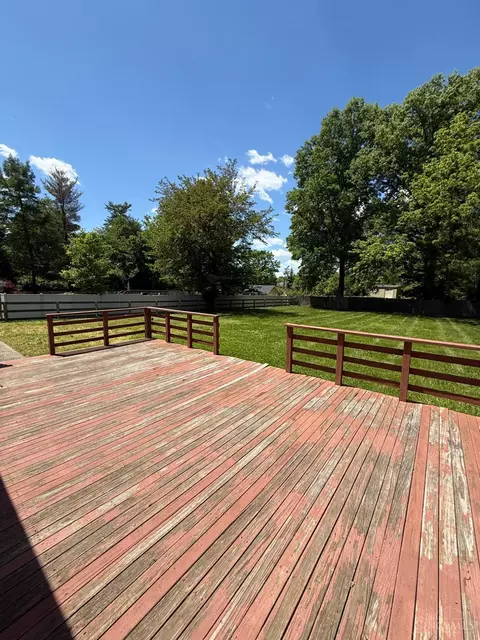 Exterior - 7609 Forest Rd, Cincinnati, OH 45255 photo 4 of 11