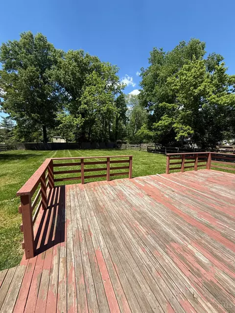 Exterior - 7609 Forest Rd, Cincinnati, OH 45255 photo 5 of 11