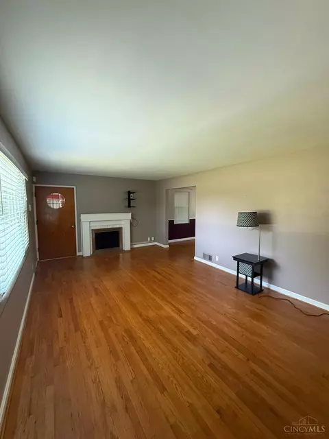 Living - 7609 Forest Rd, Cincinnati, OH 45255 photo 2 of 2