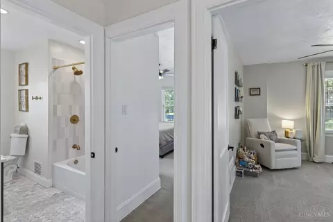 Entry Way - 2226 Drex Ave, Cincinnati, OH 45212 photo 5 of 5