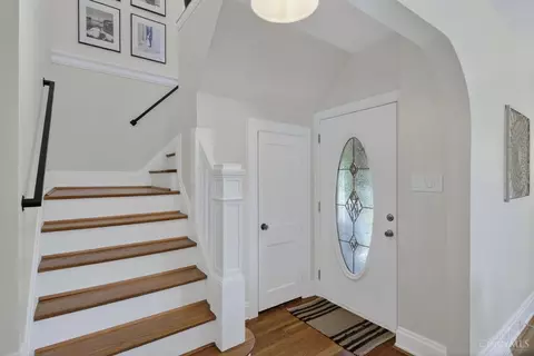 Entry Way - 2226 Drex Ave, Cincinnati, OH 45212 photo 2 of 5